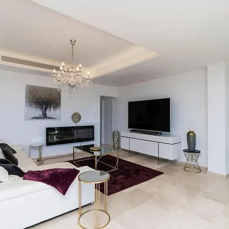 Nairobi * Estepona